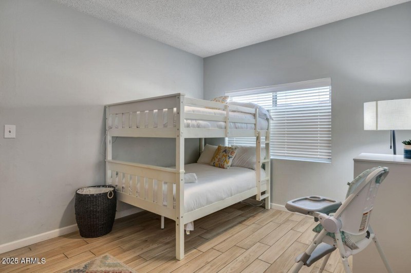 Versatile Bedroom with Bunk Beds