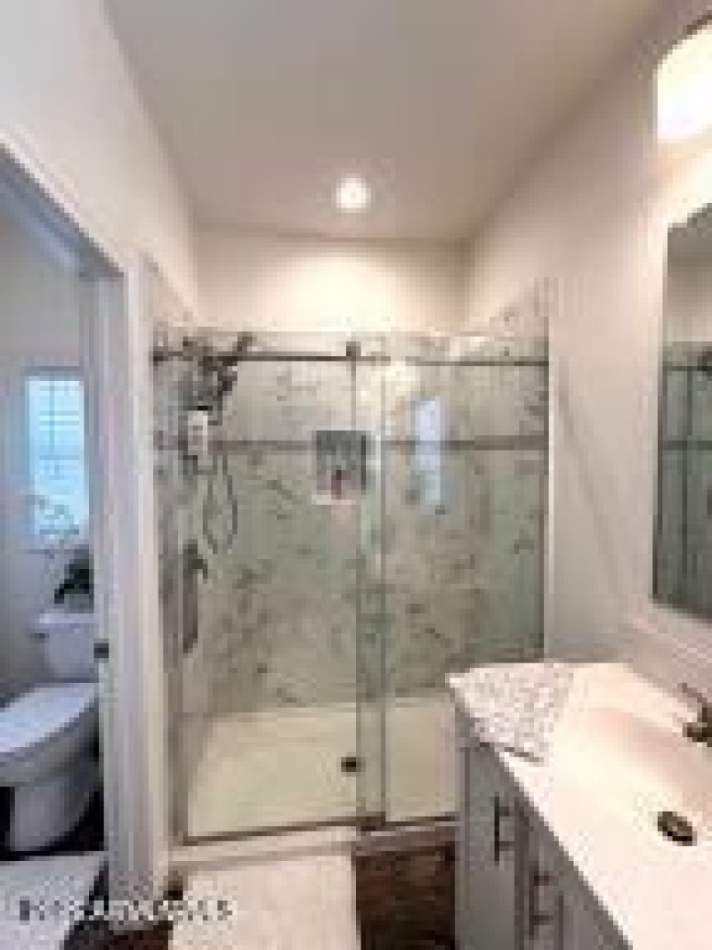large en suite