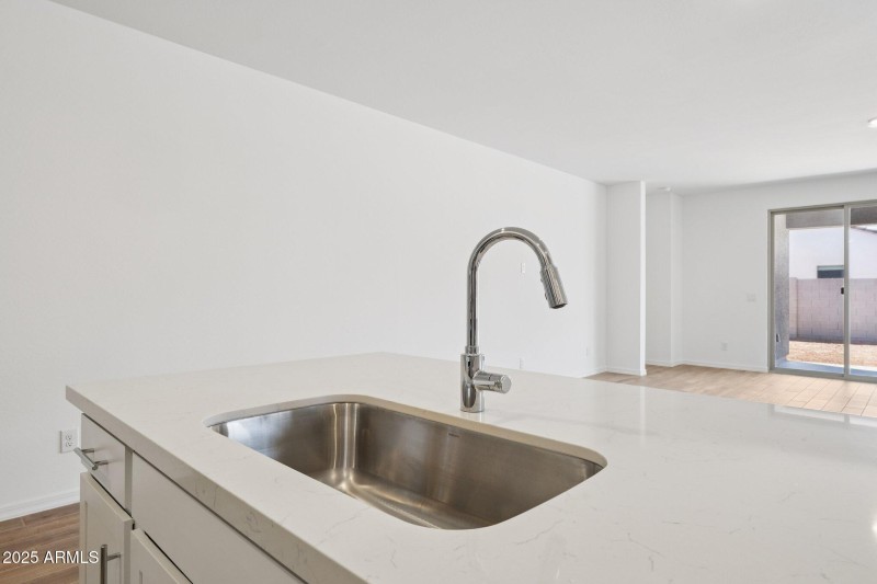 8-web-or-mls-W Old Timer Rd-S1008-008