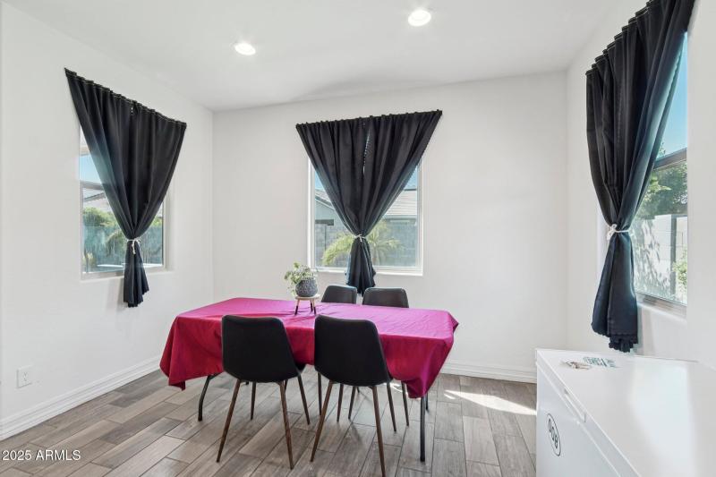 13-web-or-mls-W Luke Ave-S1208-011