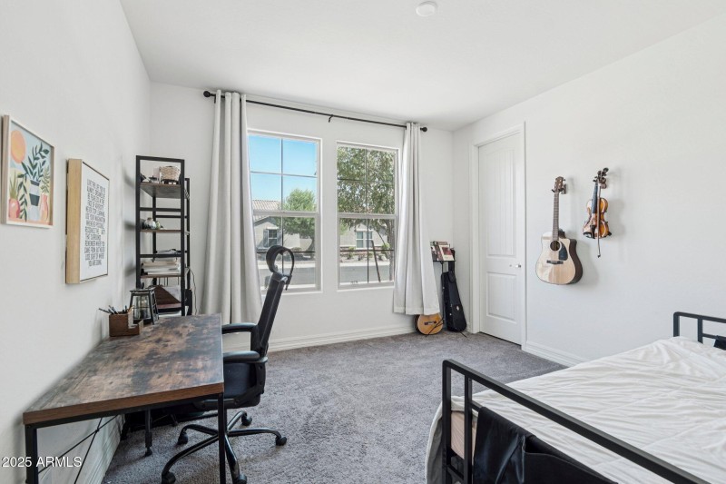 18-web-or-mls-W Luke Ave-S1208-016