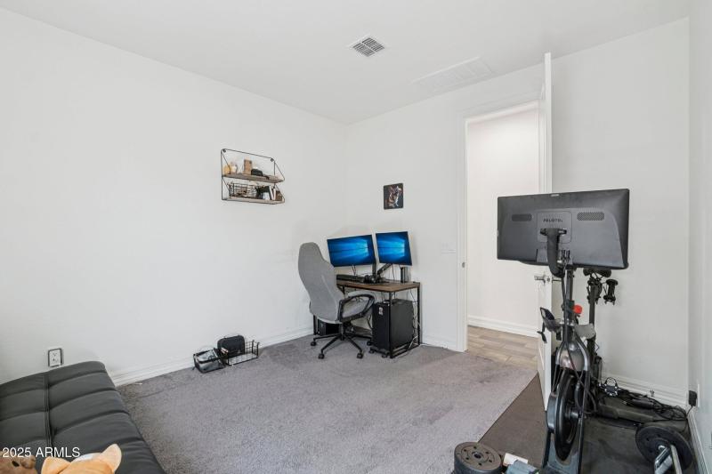 21-web-or-mls-W Luke Ave-S1208-019