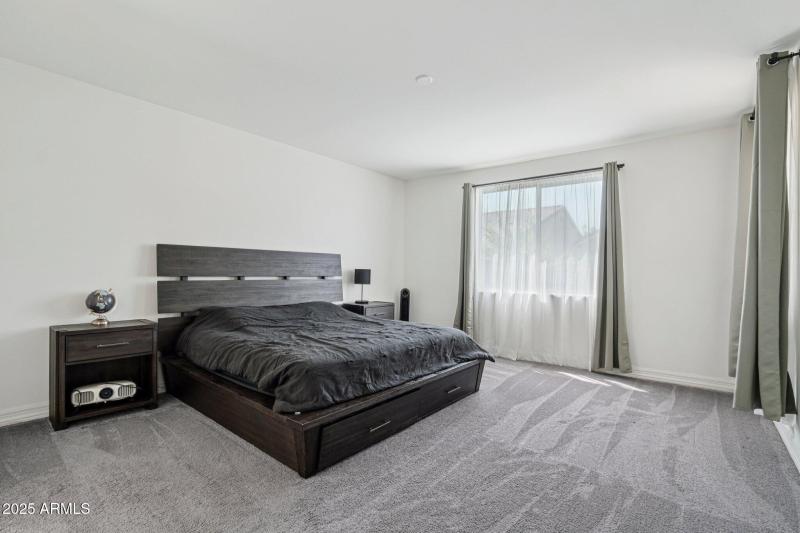 27-web-or-mls-W Luke Ave-S1208-025