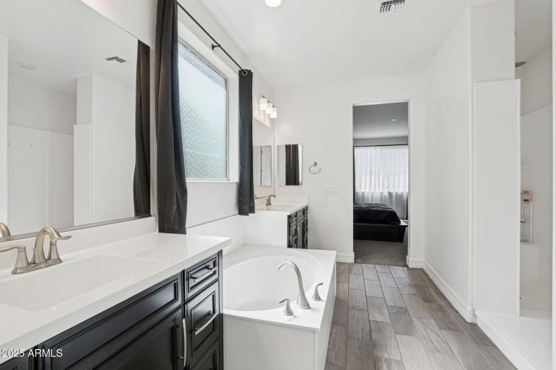 31-web-or-mls-W Luke Ave-S1208-029