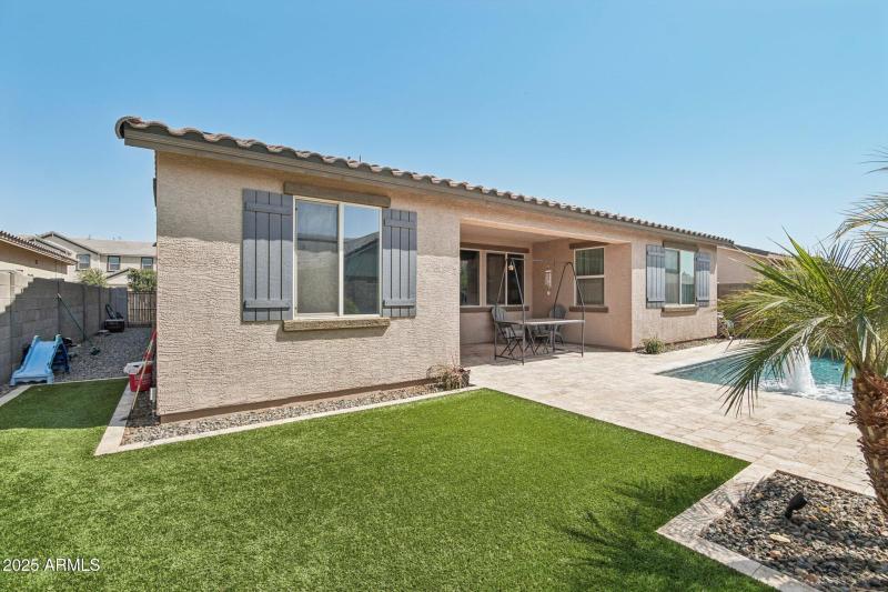 34-web-or-mls-W Luke Ave-S1208-032