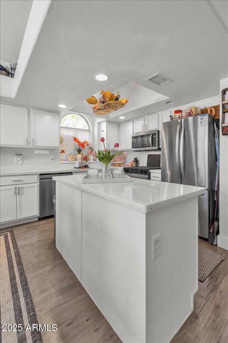 27-7760_W_Marlette_Ave22