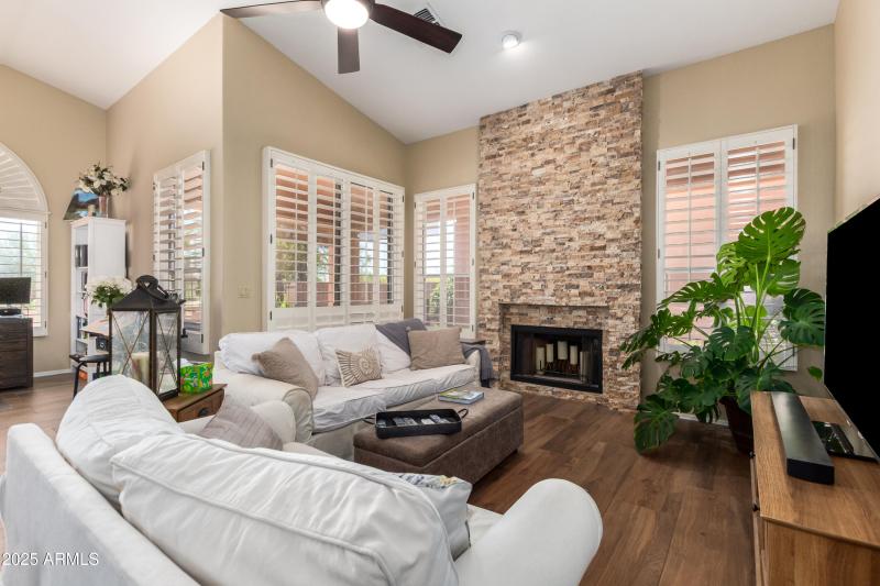 6884b5_09 - Raftriver