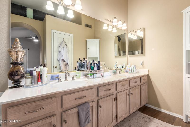 6884b5_21 - Raftriver