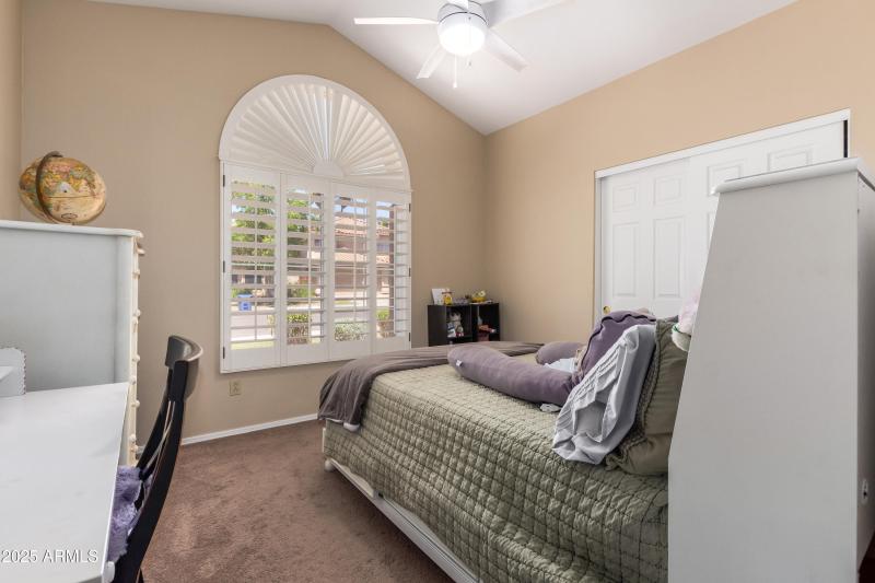 6884b5_24 - Raftriver