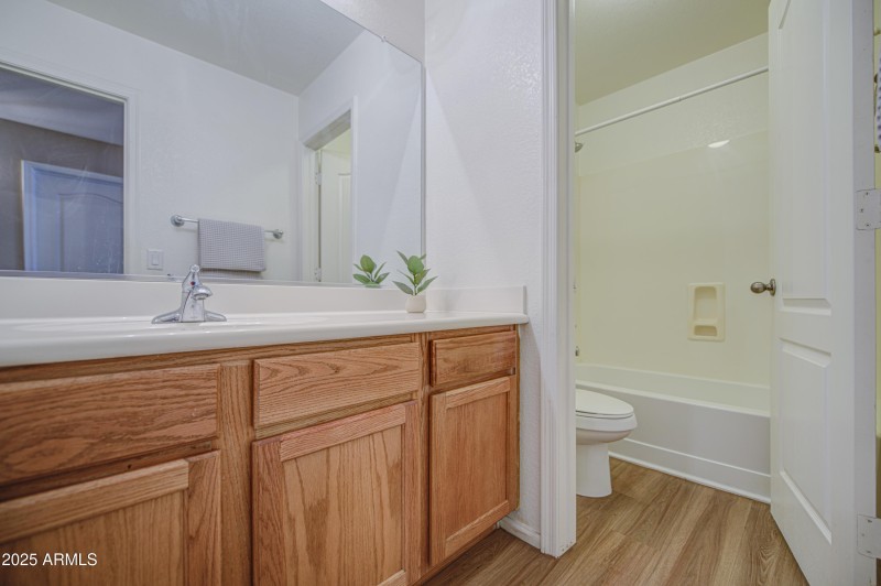 Bathroom 2-pic 2
