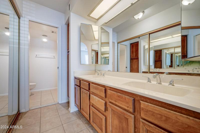 1905 E University-16