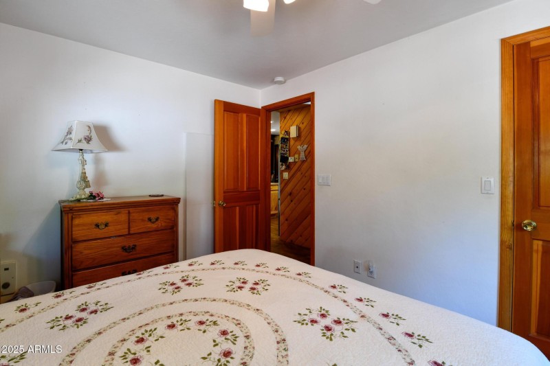 E downstairs bedroom (1)