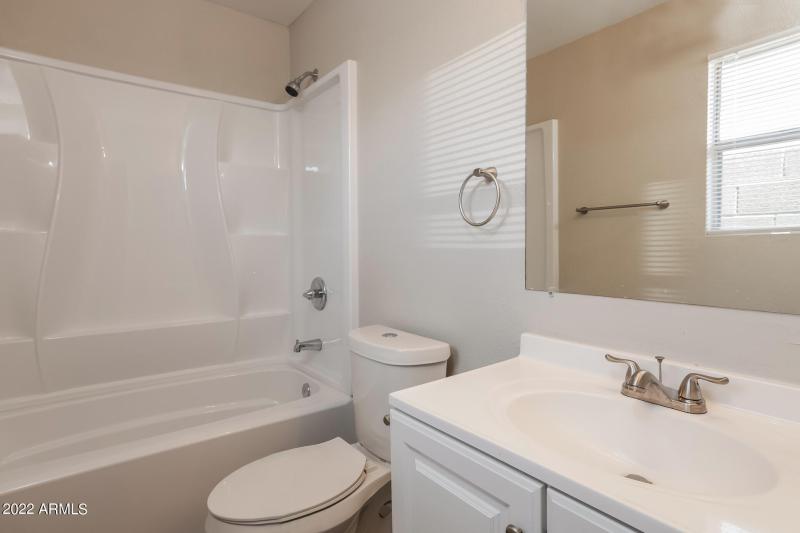 011-photo-primary-bathroom-11372749