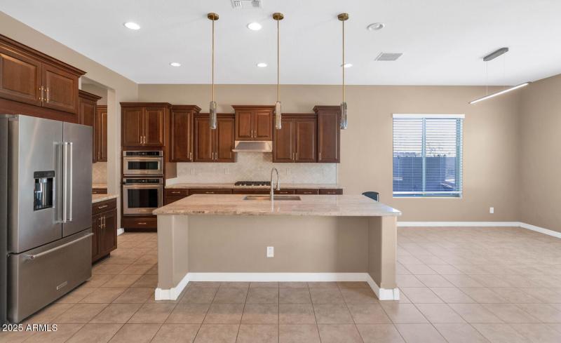 10718 E Lumiere Ave-large-013-032-10718