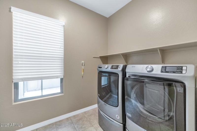 10718 E Lumiere Ave-large-038-013-10718