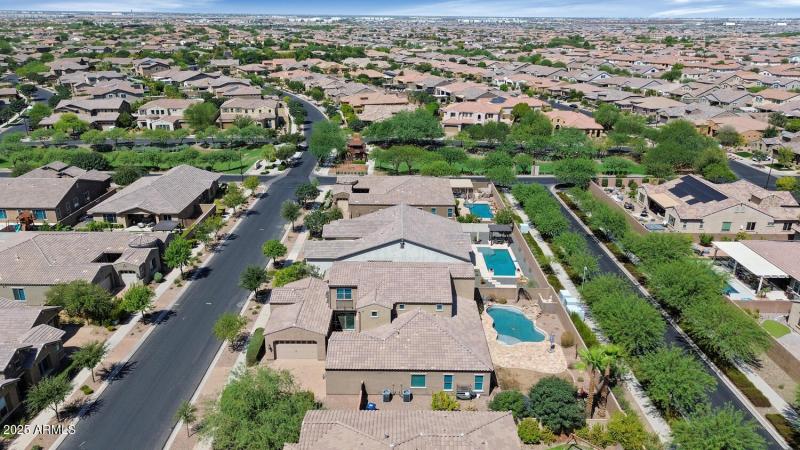 10718 E Lumiere Ave-large-041-003-10718