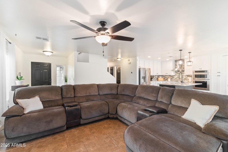 7_41172 w cahill dr-7