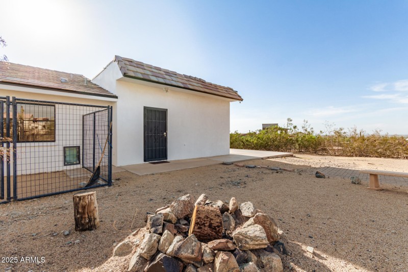 Rear / secure dog run