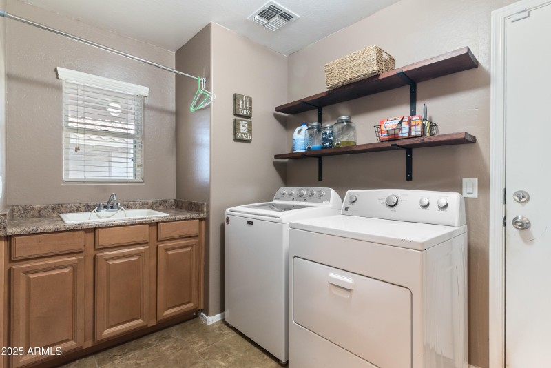 42_41172 w cahill dr-42