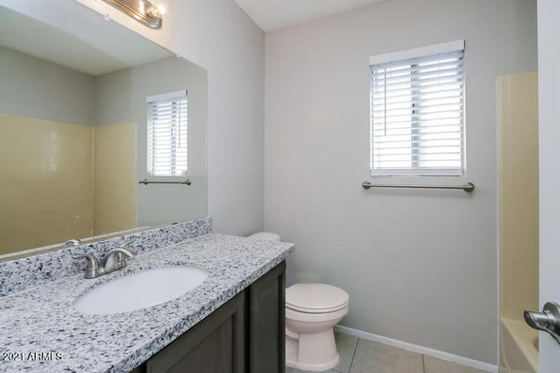 P5430285-08-Bathrooms-735005