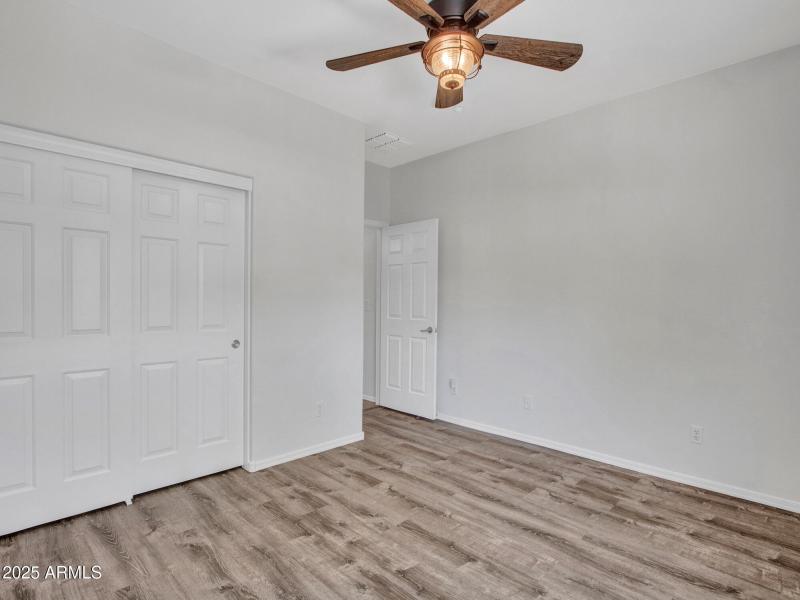 09-Front-Bedroom-(2)