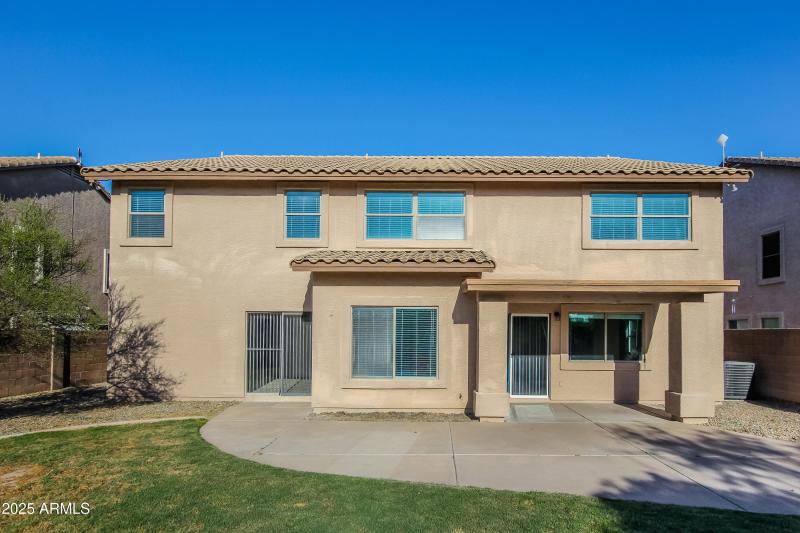 016-photo-rear-view-8296733