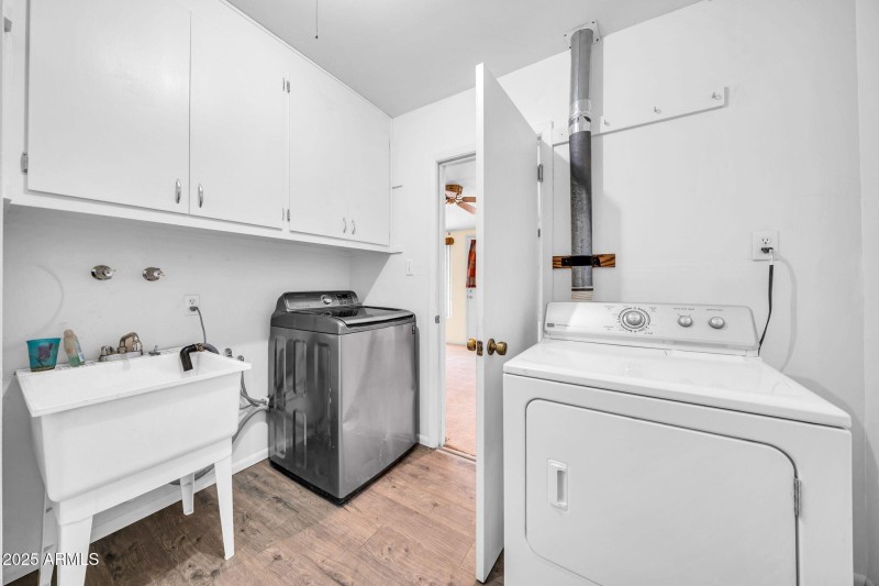 Laundry w/ Sink