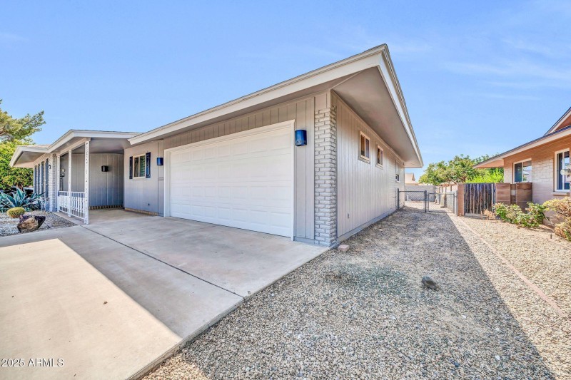 Garage & Parking
