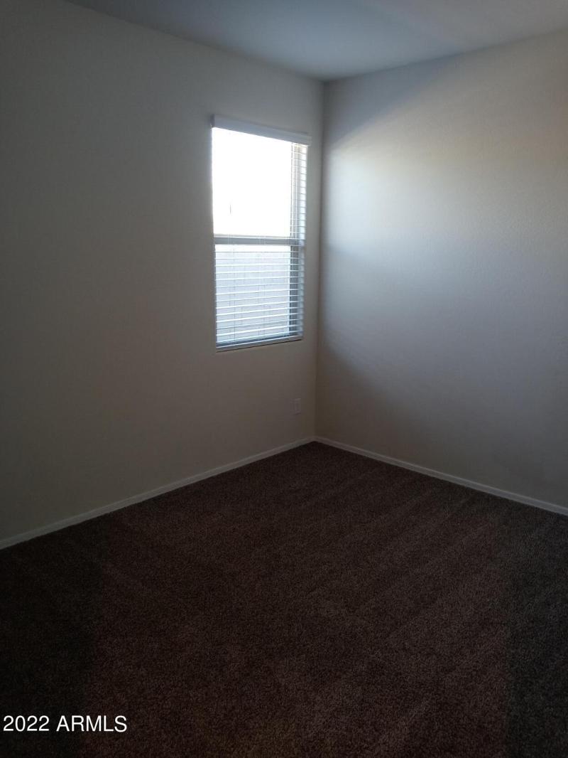 31009 W COLUMBUS AVE17