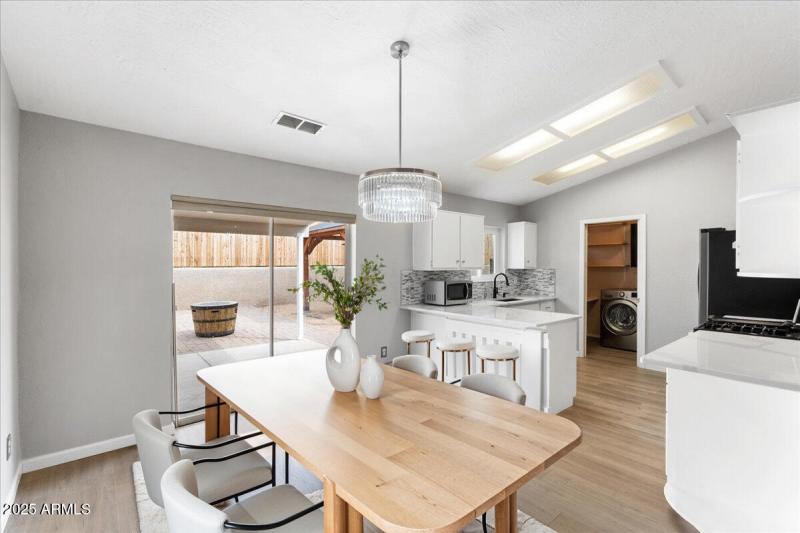 Property_173B_08-Dining_Area_&_Kitchen_1