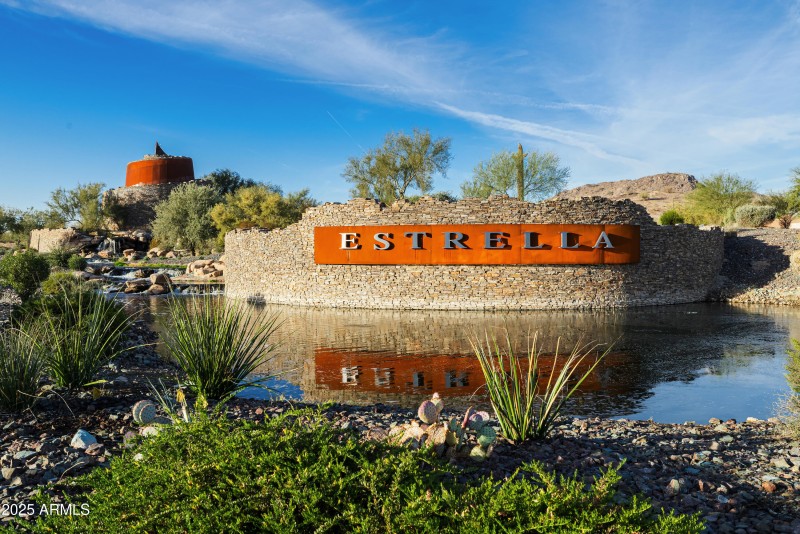 Estrella_Entry Monument 1