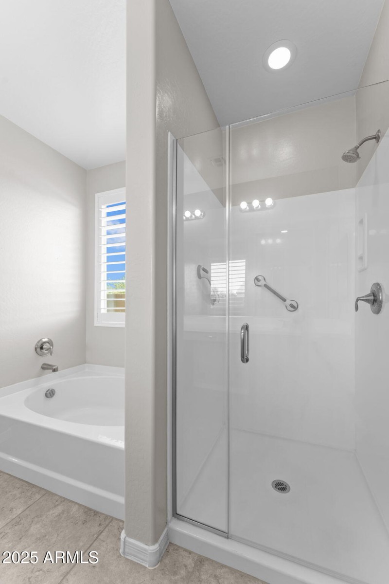 Primary shower & Tub