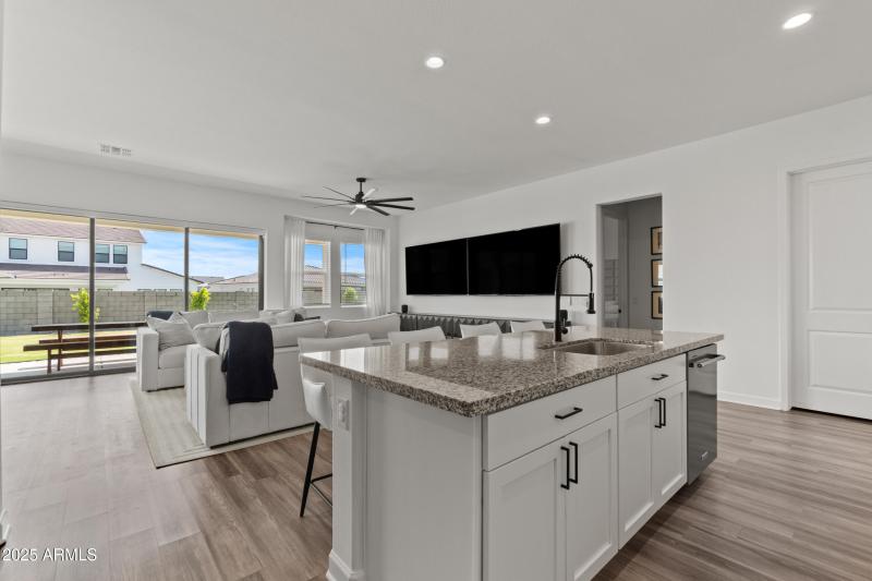 35173 n covelite way-17