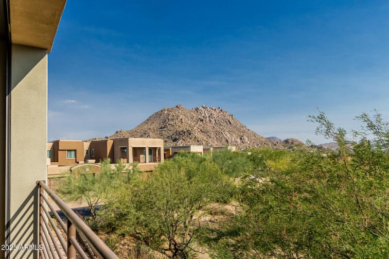 Pinnacle Pointe Unit 2037