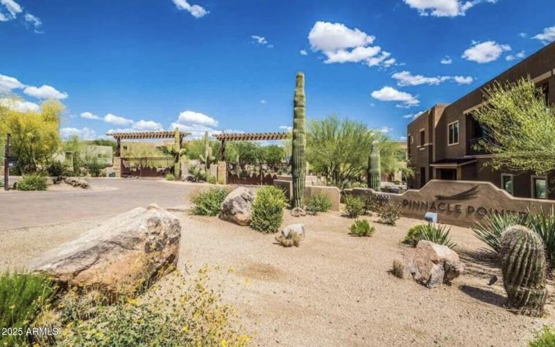 Pinnacle Pointe Unit 2037