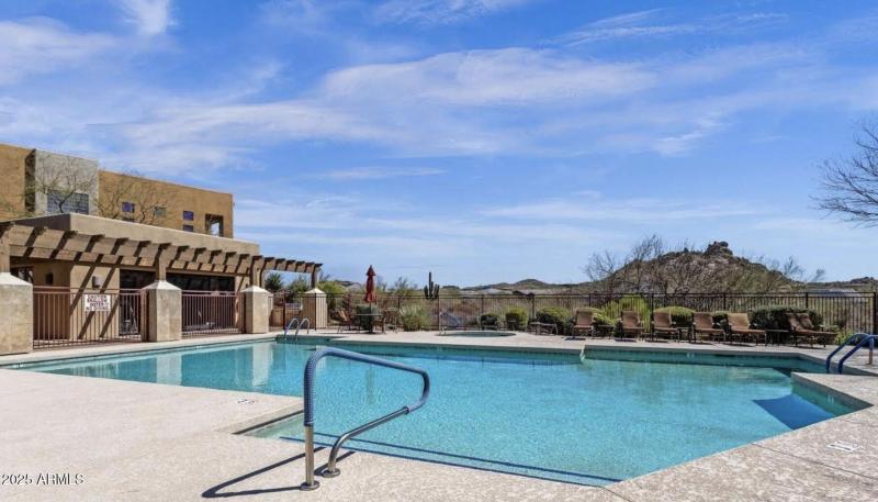 Pinnacle Pointe Unit 2037