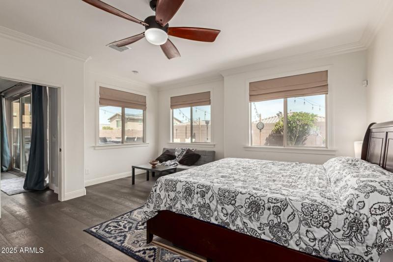 Primary suite w/ sitting area