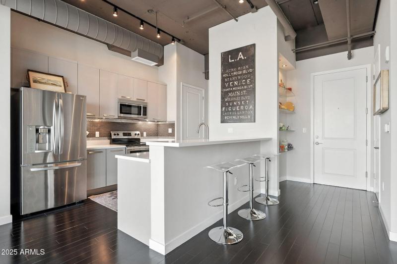 30-web-or-mls-Lexington-30