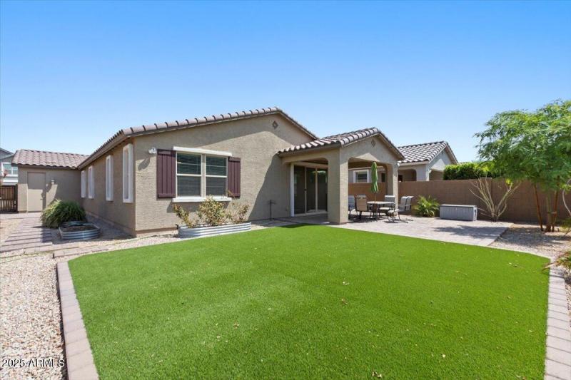 22521 E Twilight Dr Low maintenance yar