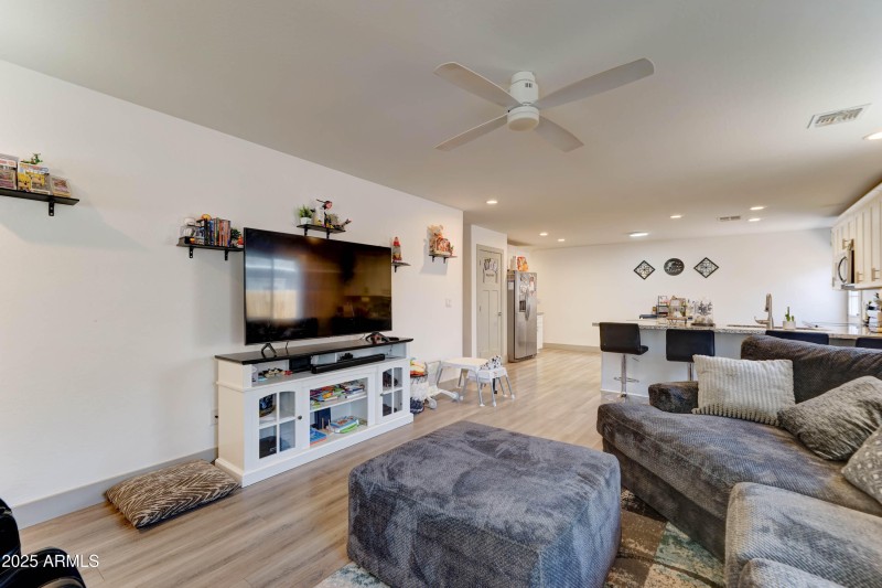 5034 S 11th-11