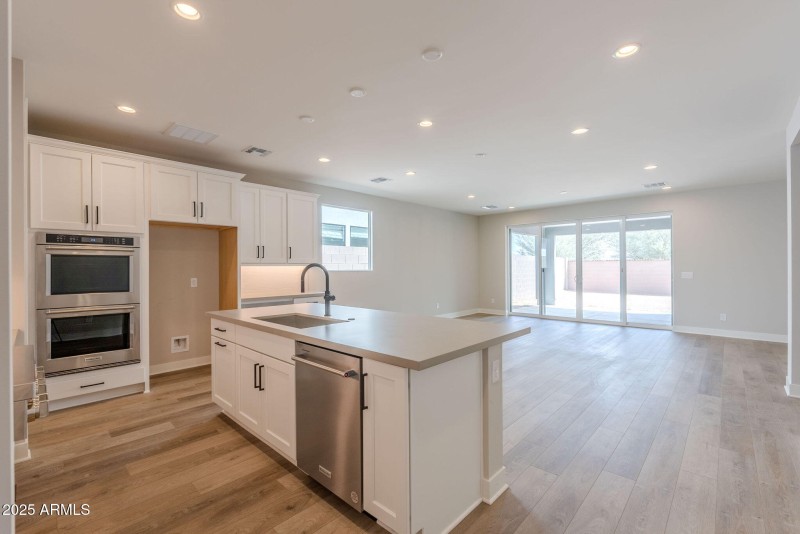 Kitchen W SS Appliances