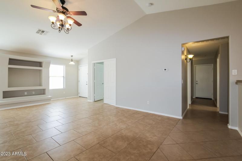 002-photo-living-room-7546580