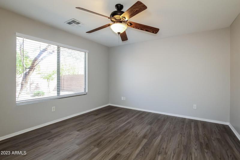 007-photo-master-bedroom-7546572