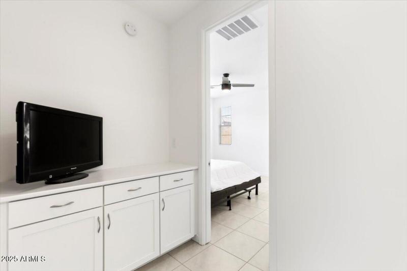 22521 E Twilight Dr ante-room