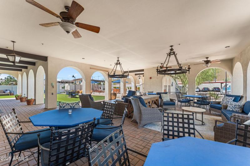 Clubhouse - Outdoor Seating