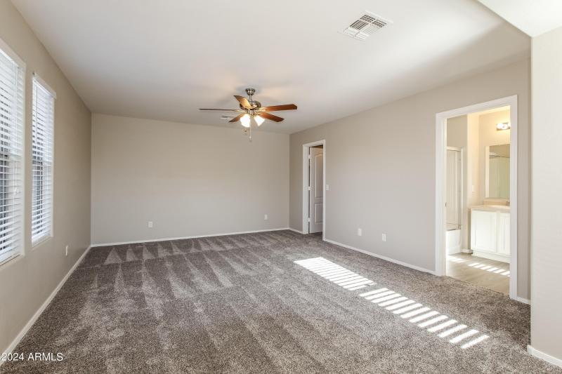 007-photo-master-bedroom-7827819