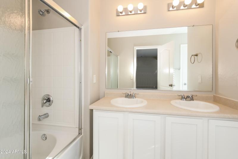 009-photo-master-bathroom-7827821