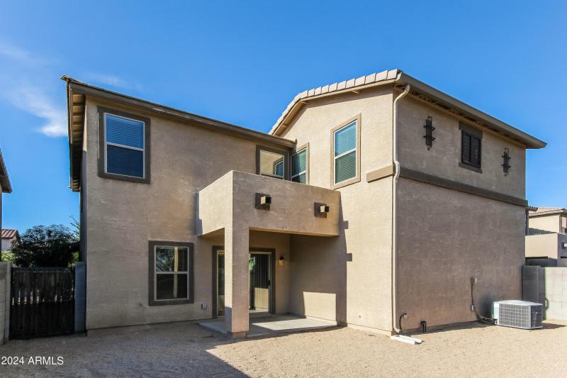 014-photo-rear-view-7827812