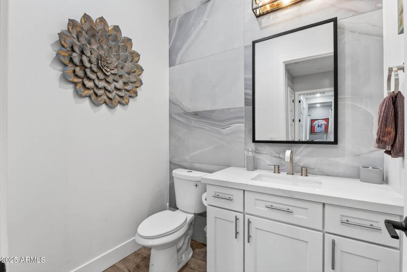 Guest Powder Rm
