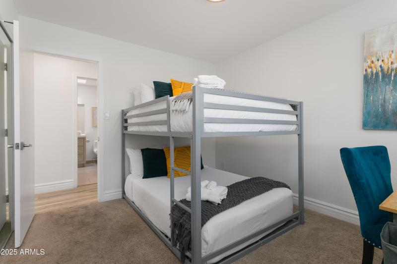 PropertyImageCo_8649EPlazaAve_WEB-27